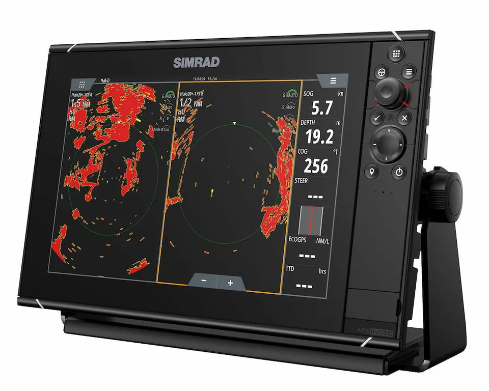 ������ Simrad NSS12 evo3S with World Basemap